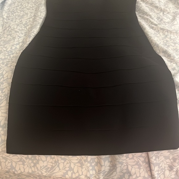 Large guess black dress - Picture 3 of 4